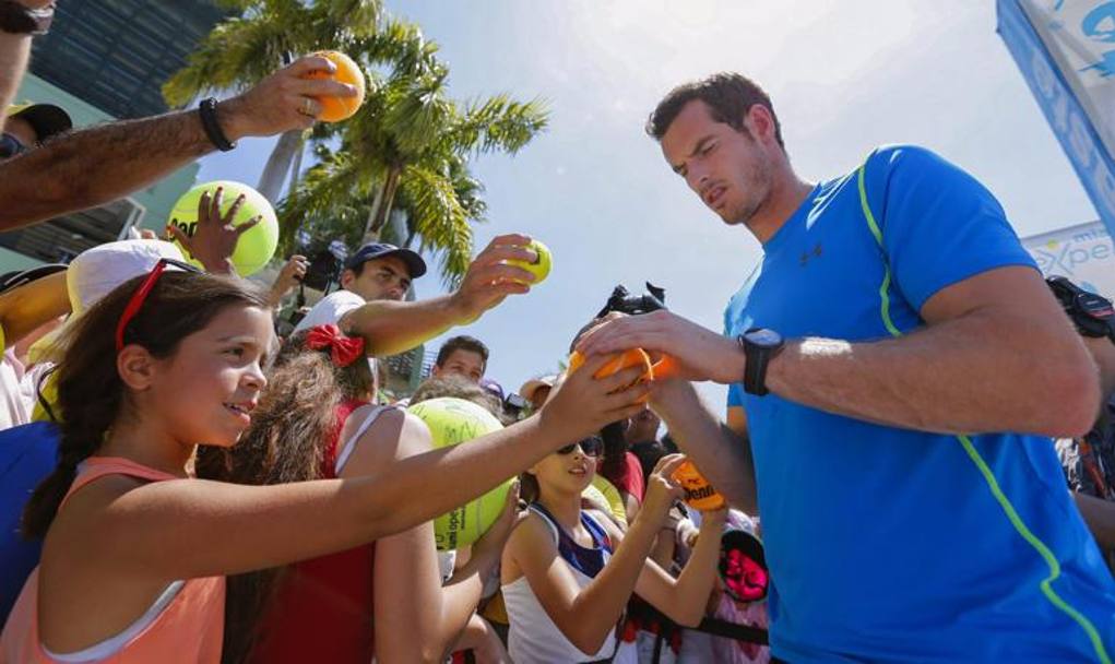  Andy Murray con i giovani fans